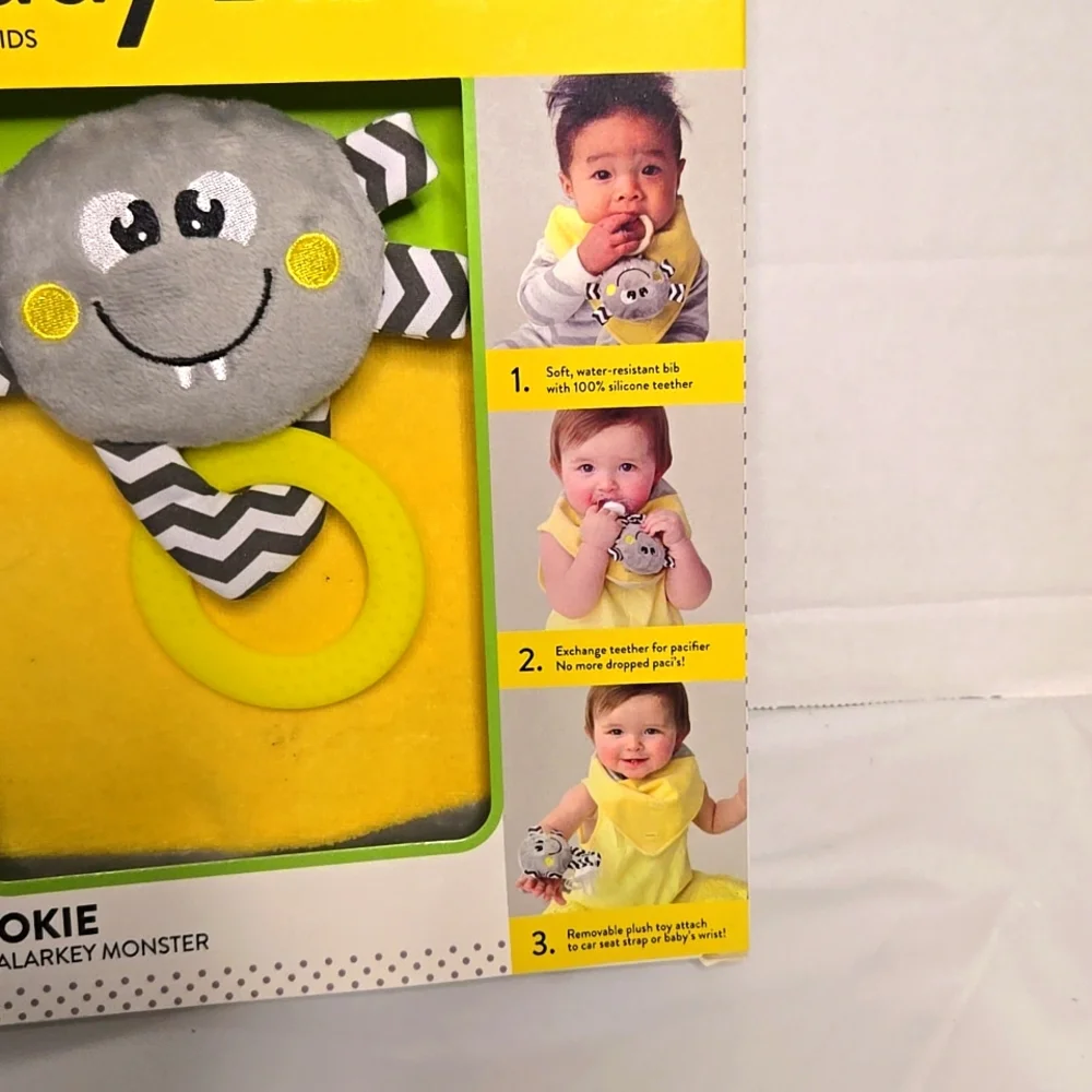 MALARKEY KIDS BUDDY BIB 3-IN-1 SENSORY TEETHING TOY‎ & BIB